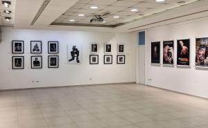 Foto: ULUPUBiH / Otvorena izložba "Umjetnost iz izloga"